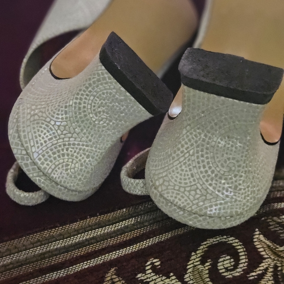 Elegant White Slingback Heels - Picture 5 of 10